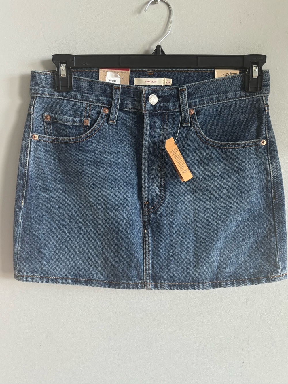 Levi's Women's Icon Denim Mini Skirt Medium Wash Blue Size 27 NWT